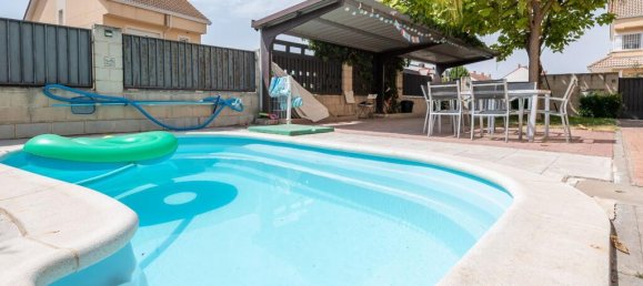 4 bedrooms Villa in Madrid, Spain No. 205493 4