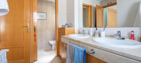 4 bedrooms Villa in Madrid, Spain No. 205493 40