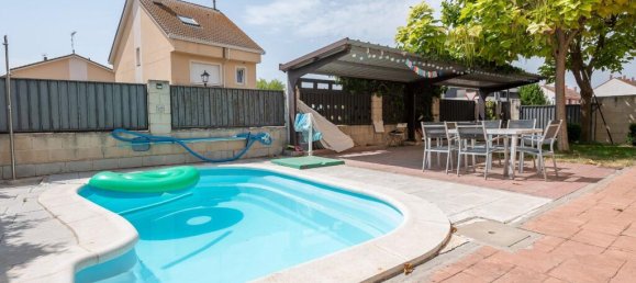 4 bedrooms Villa in Madrid, Spain No. 205493 3