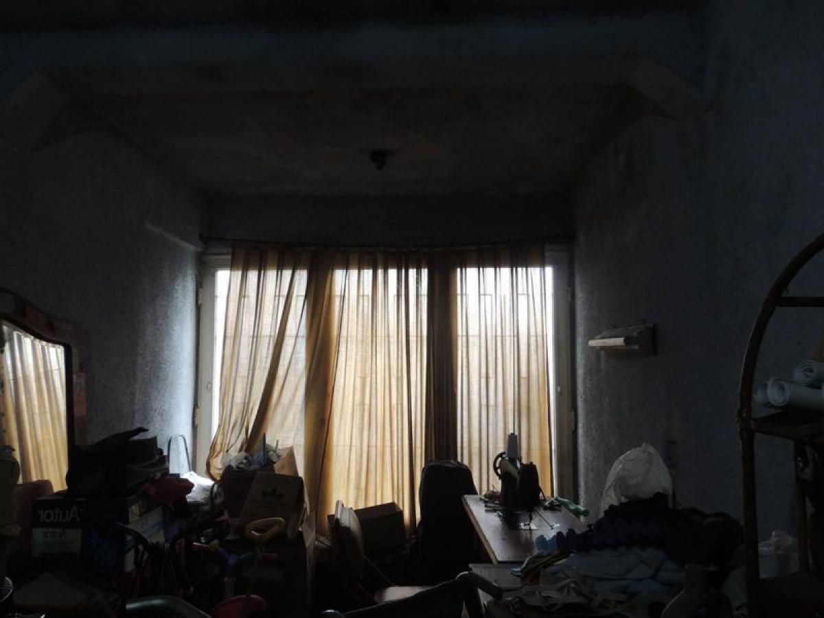 Casa de 2 dormitorios en Morón, Argentina No. 98007