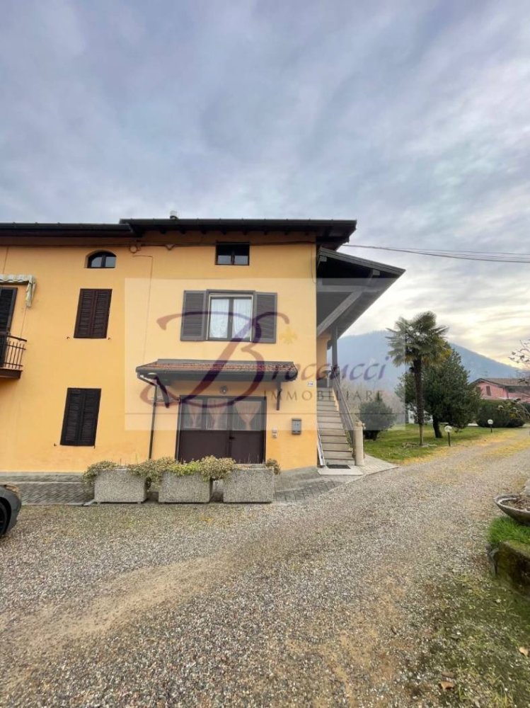 1 bedroom Apartment in Bisuschio, Italy No. 82746