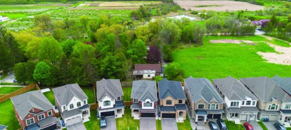 4 bedrooms House in Brampton, Canada No. 830 3