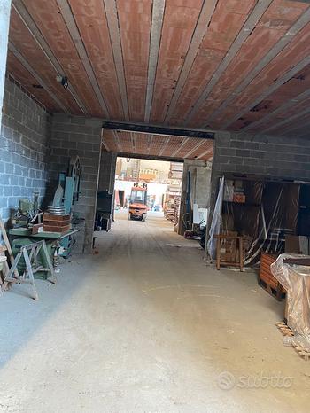  مستودع في Udine, Italy 800متر مربع رقم 281253