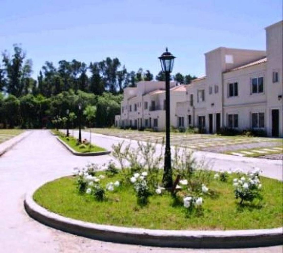 Casa de 2 dormitorios en Pilar, Argentina No. 63671