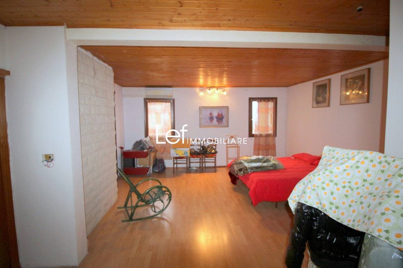 Casa de 5 dormitorios en Valdobbiadene, Italy No. 135398