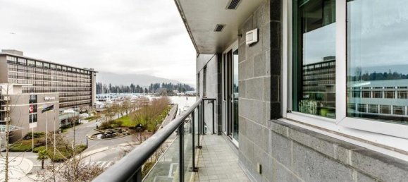 3 bedrooms House in British Columbia, Canada No. 198 6