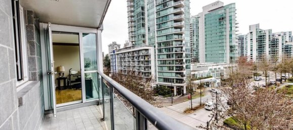 3 bedrooms House in British Columbia, Canada No. 198 7