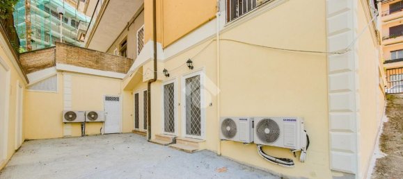 3 bedrooms Apartment in Rome, Italy No. 291886 26