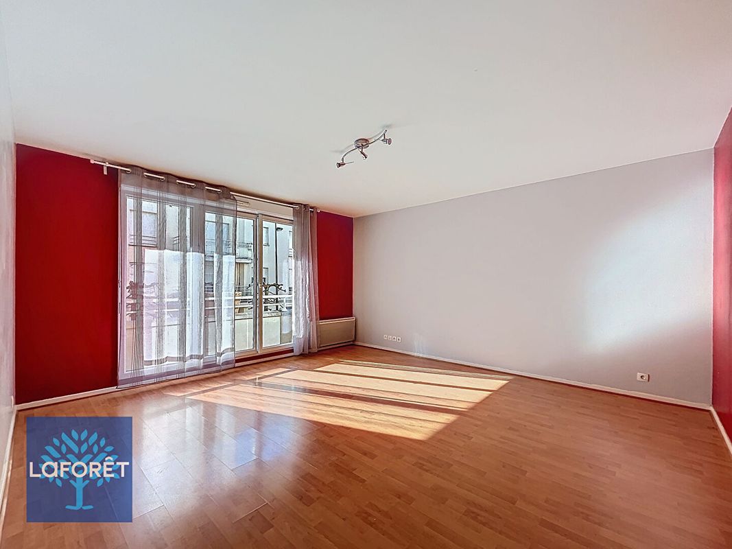 2 bedrooms Apartment in Corbeil-Essonnes, France No. 132020