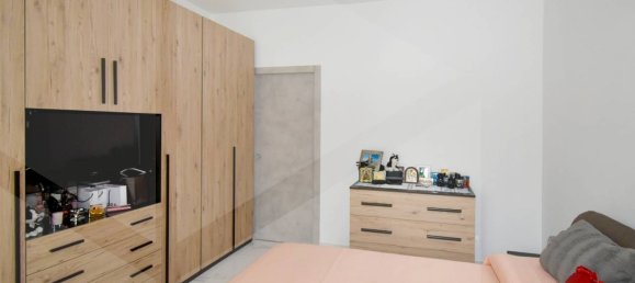 4-salle Appartement à Legnano, Italy No. 32830 8