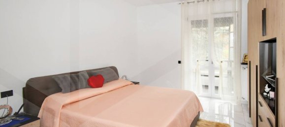 4-salle Appartement à Legnano, Italy No. 32830 7