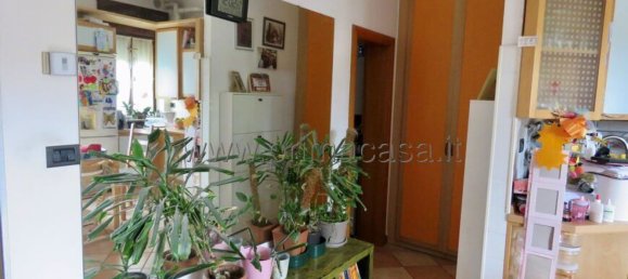 3-salle Appartement à Verona, Italy No. 227276 8