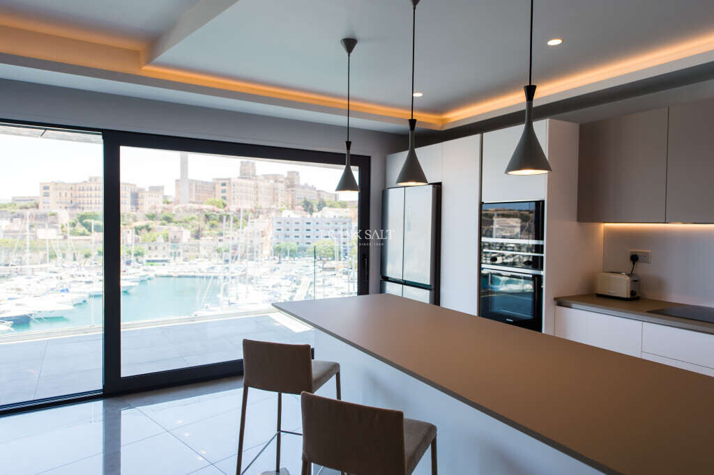 Apartamento de 3 dormitorios en Ta' Xbiex, Malta No. 9768