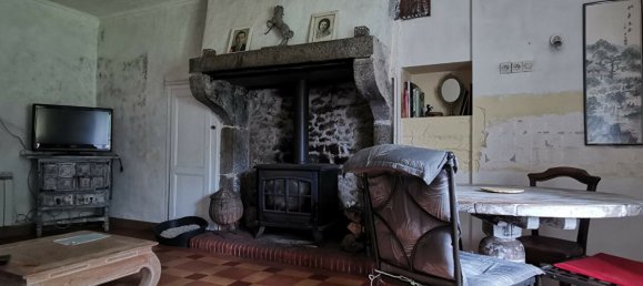 3 bedrooms House in Mayenne, France No. 357639 4