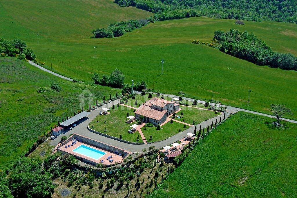 500m² Hotel in Volterra, Italy No. 154056