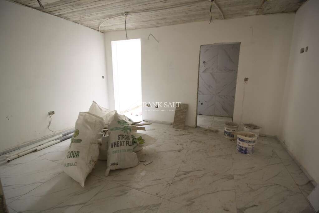 Квартира с 4 спальнями в Корми, Мальта № 9338