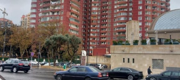 3 bedrooms Apartment in Baku, Azerbaijan No. 1752 4