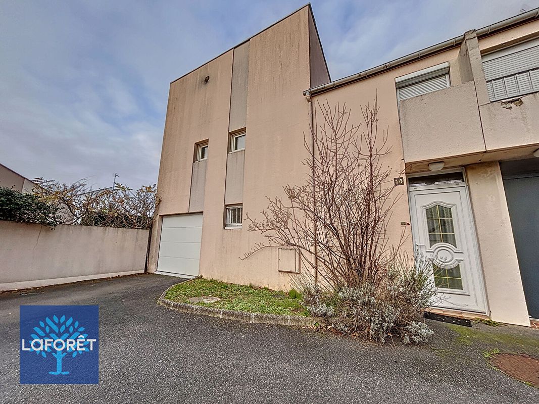 Casa de 3 dormitorios en Lisses, France No. 166492