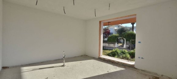 4 bedrooms Villa in Cassola, Italy No. 56967 4