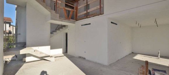 4 bedrooms Villa in Cassola, Italy No. 56967 3