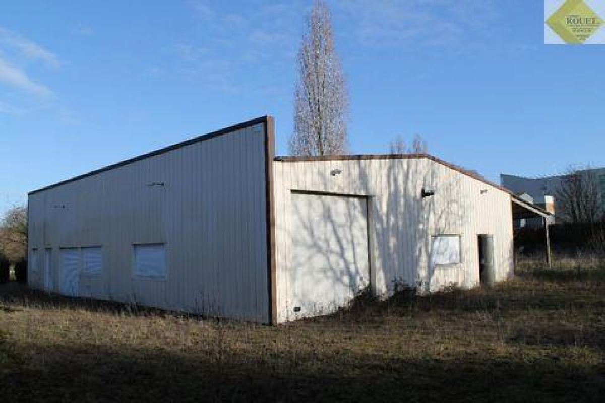 5 bedrooms Factory in Chatellerault, France No. 20983