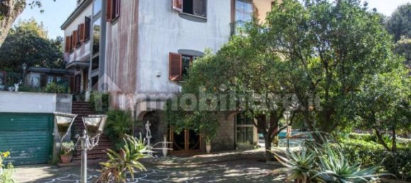 7 bedrooms Villa in Naples, Italy No. 207313 6