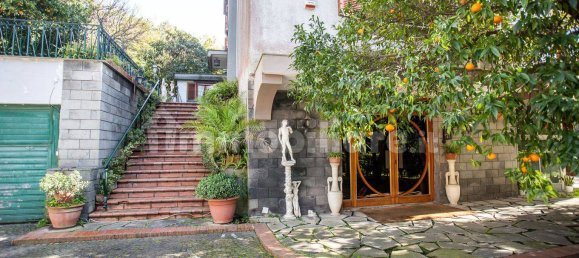 7 bedrooms Villa in Naples, Italy No. 207313 5