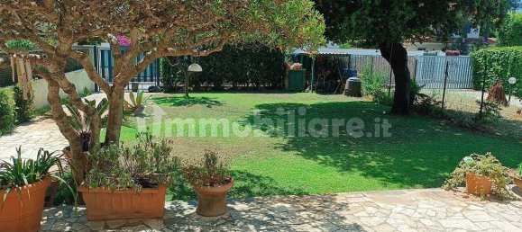 Вилла с 2 спальнями в Фьюмичино, Италия № 304045 3