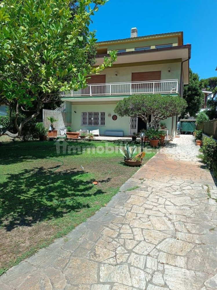 Вилла с 2 спальнями в Фьюмичино, Италия № 304045