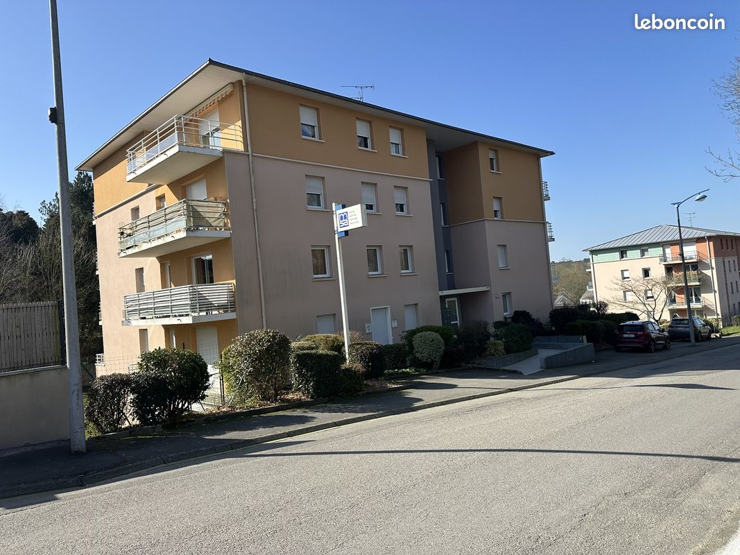 3 bedrooms Apartment in Baud, France No. 202564