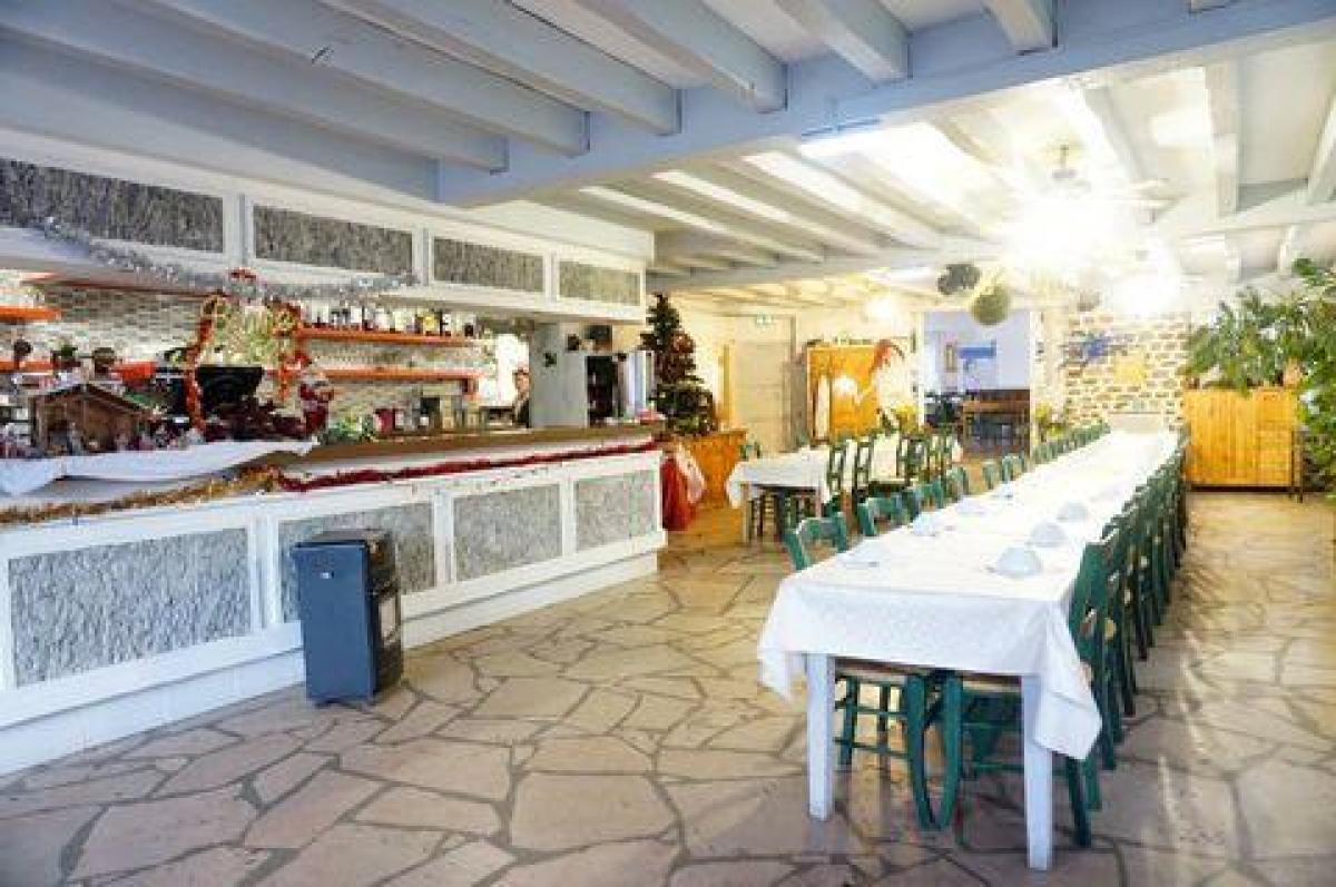 Офис 333м² в Арпажон, Франция № 17591