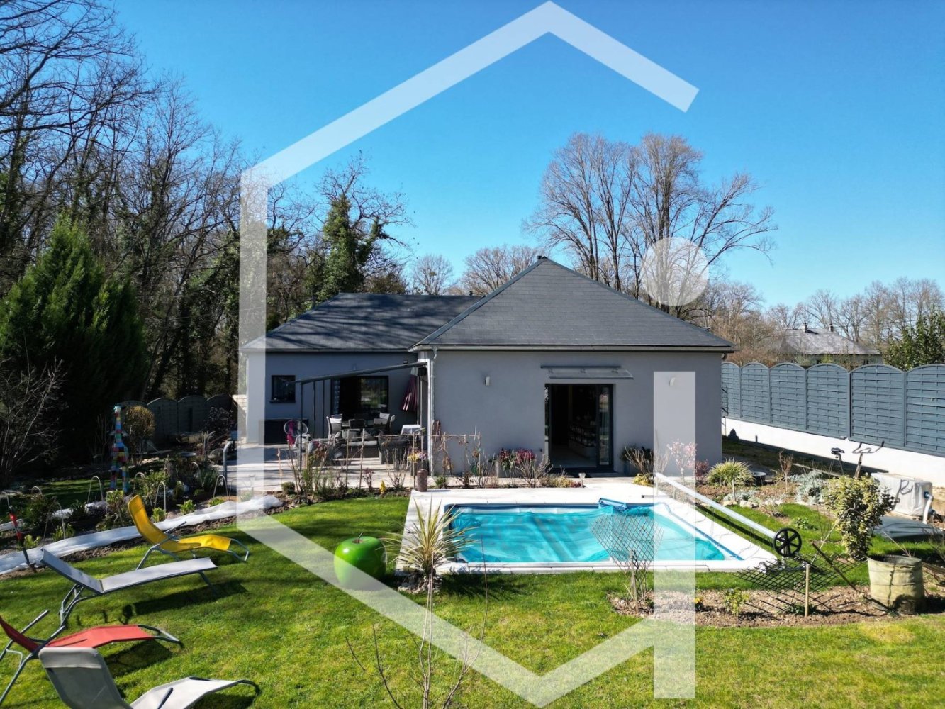 3 Schlafzimmer Villa in Cosne-Cours-sur-Loire, France, Nr. 203176