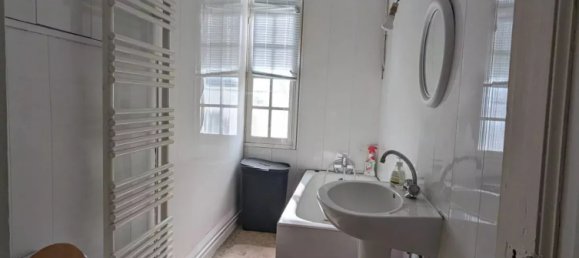 139m² Commercial property in Cinq-Mars-la-Pile, France No. 231431 4