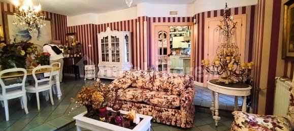 3 bedrooms Villa in Aprilia, Italy No. 278975 8