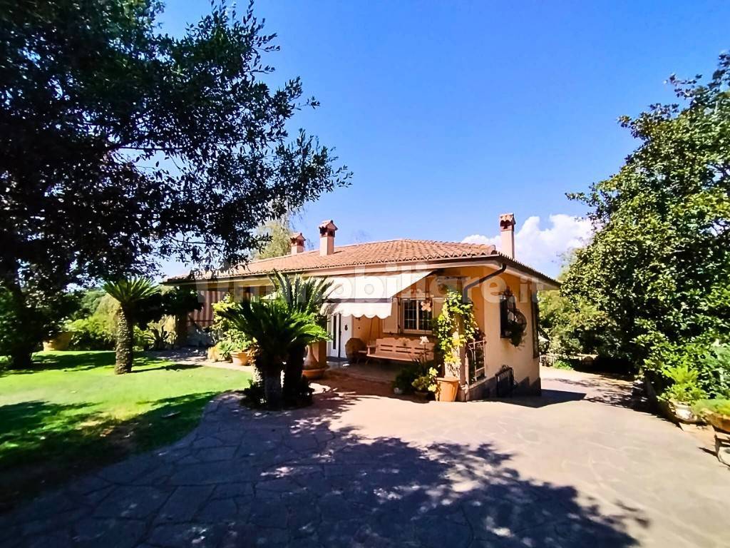 3 bedrooms Villa in Aprilia, Italy No. 278975