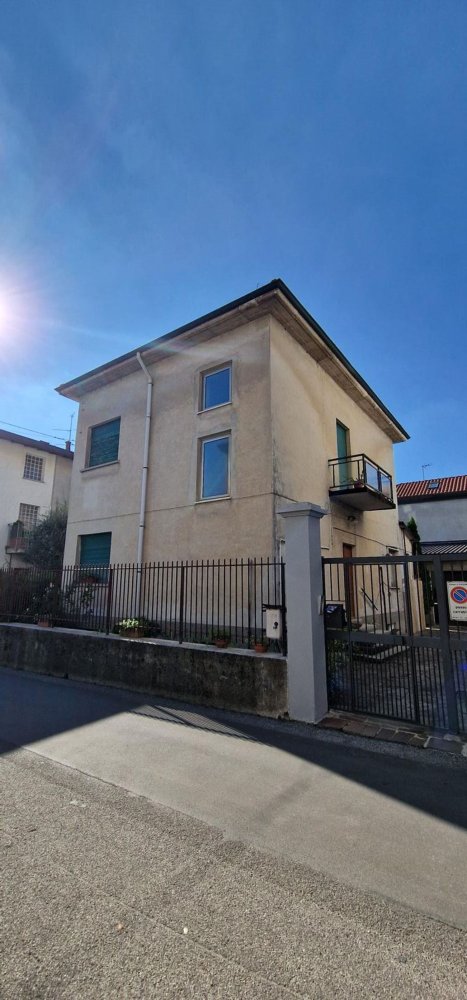 Villa de 5 dormitorios en Giussano, Italy No. 364330