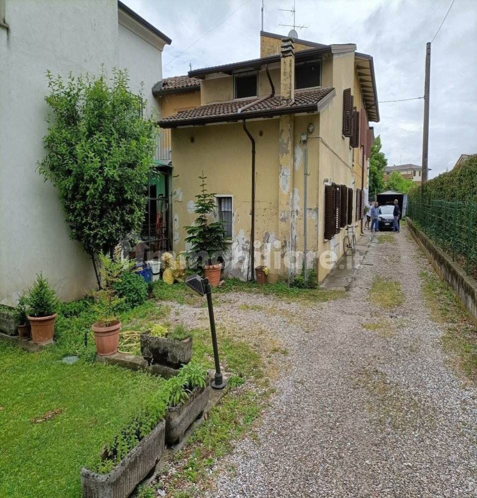 3 bedrooms Apartment in Castel d'Ario, Italy No. 337455