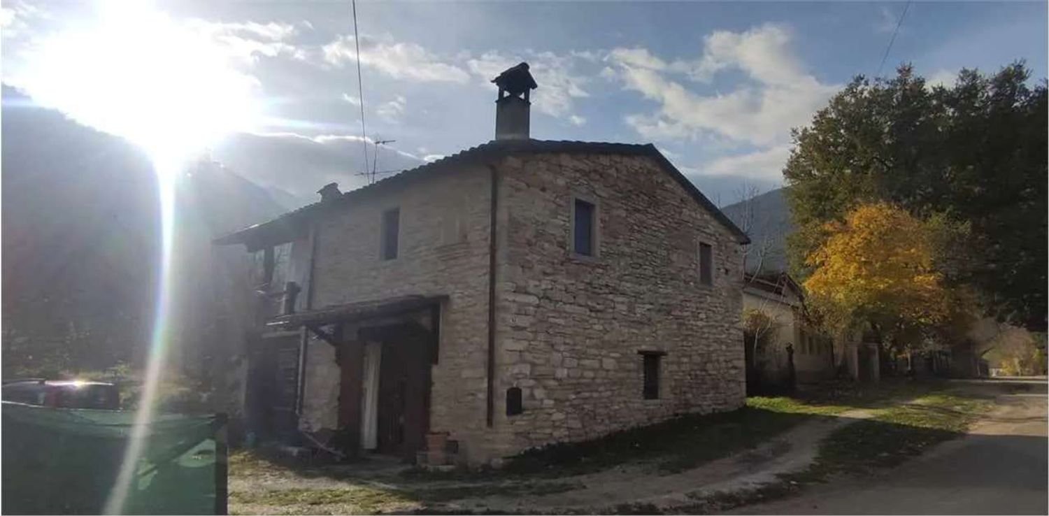 3-Zimmer Villa in Fermignano, Italy, Nr. 310636