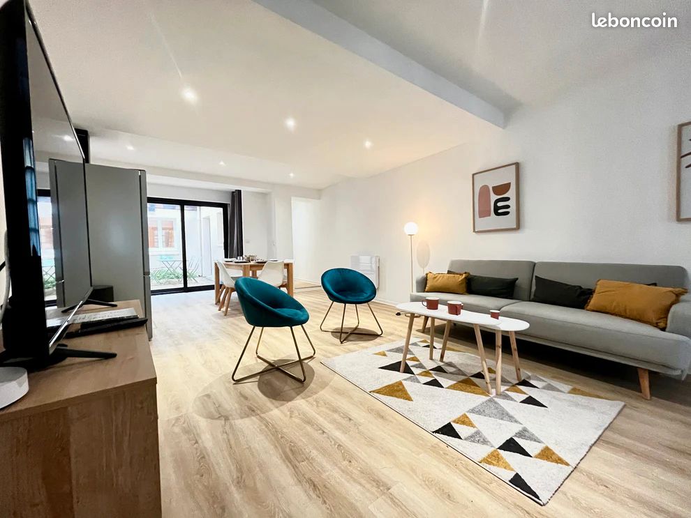 5 bedrooms Building in Valenciennes, France No. 94628