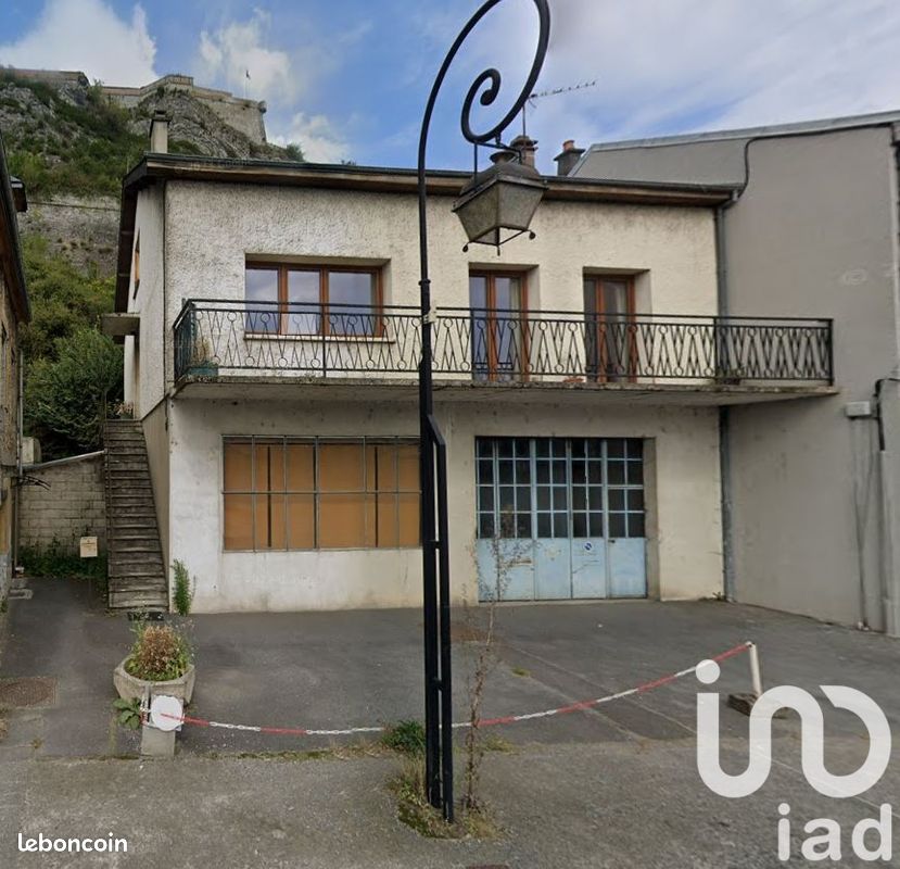 3 bedrooms House in Givet, France No. 59820