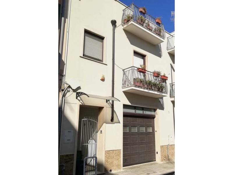 4 غرف نوم منزل في Brindisi, Italy رقم 136656