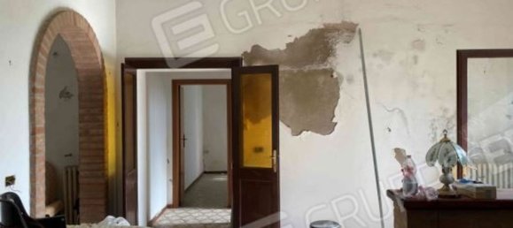 Apartamento de 9 habitaciónes en Ferrara, Italy No. 19549 5