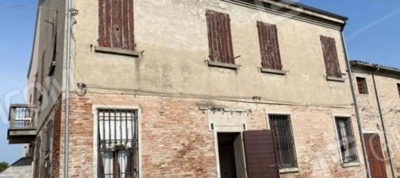 Apartamento de 9 habitaciónes en Ferrara, Italy No. 19549 2