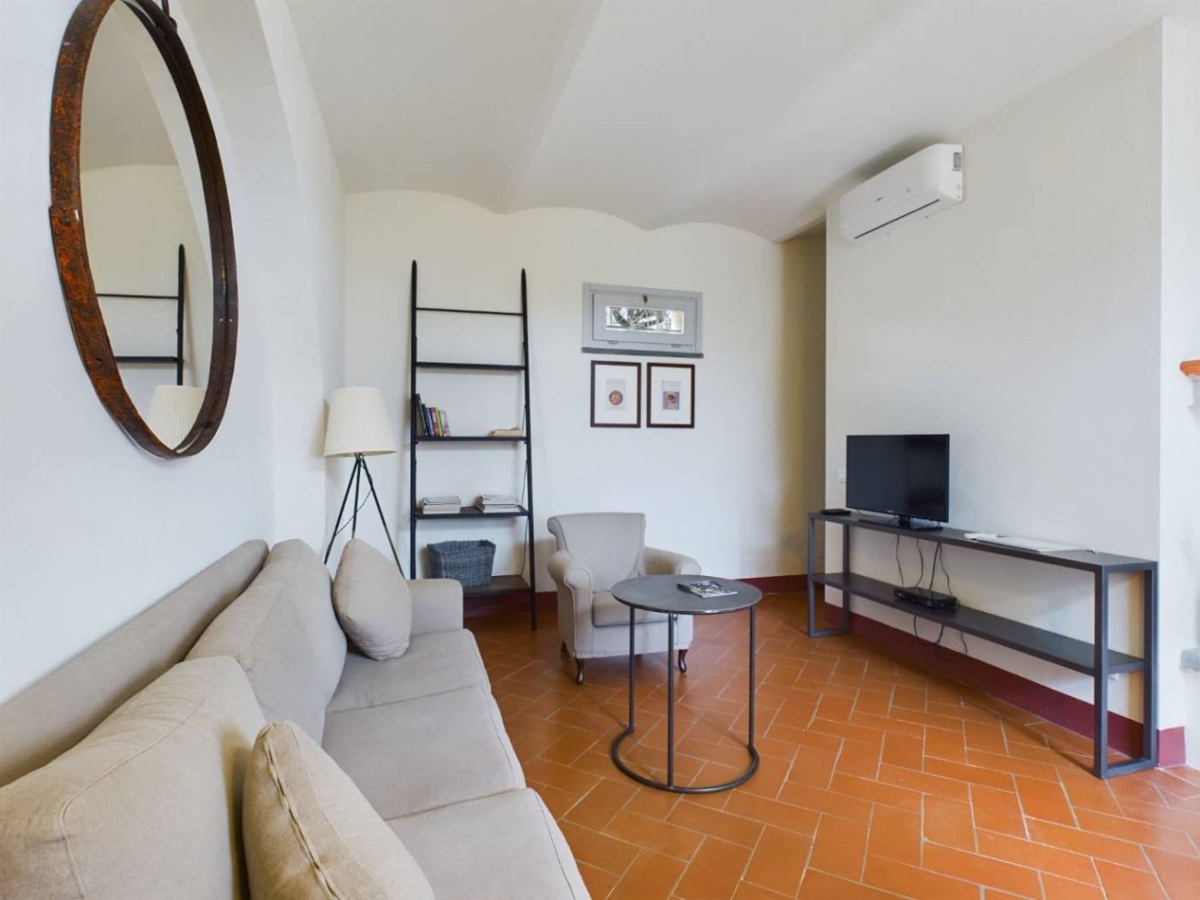 2 bedrooms House in Cortona, Italy No. 56228