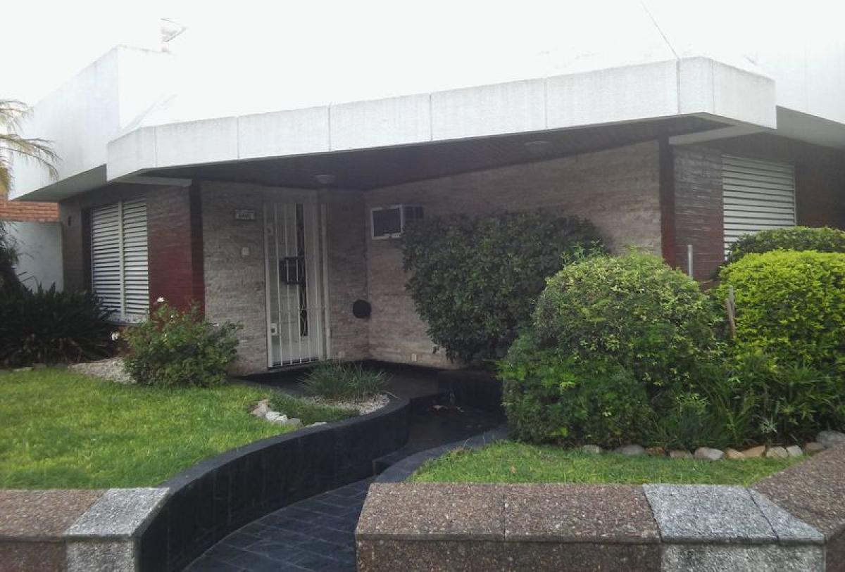 Casa T2 em Tres de Febrero, Argentina N.º 52420