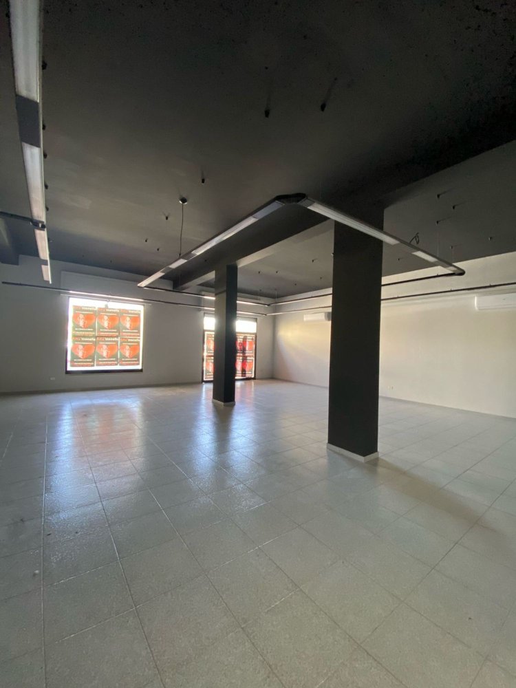 Propiedad comercial en Lioni, Italy 318 m² No. 255010