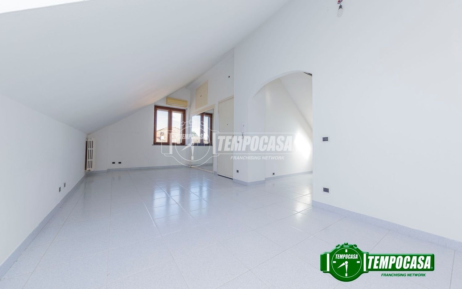 Квартира с 3 спальнями в Локате ди Триульци, Италия № 394219