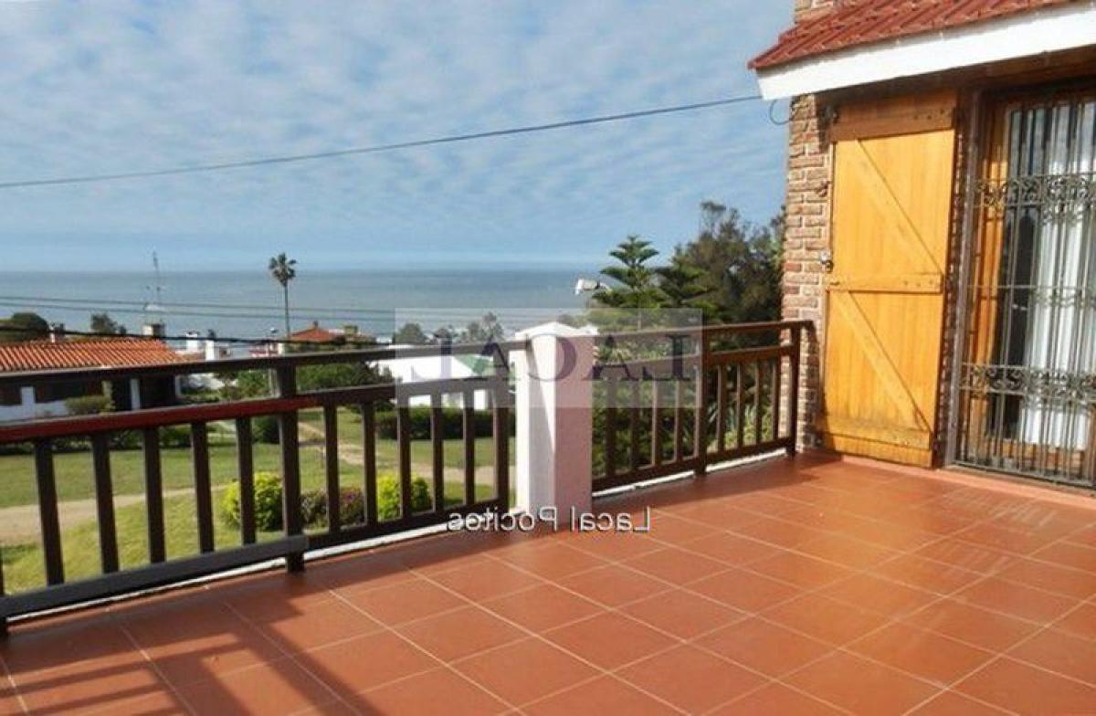 2 bedrooms House in Canelones, Uruguay No. 1211