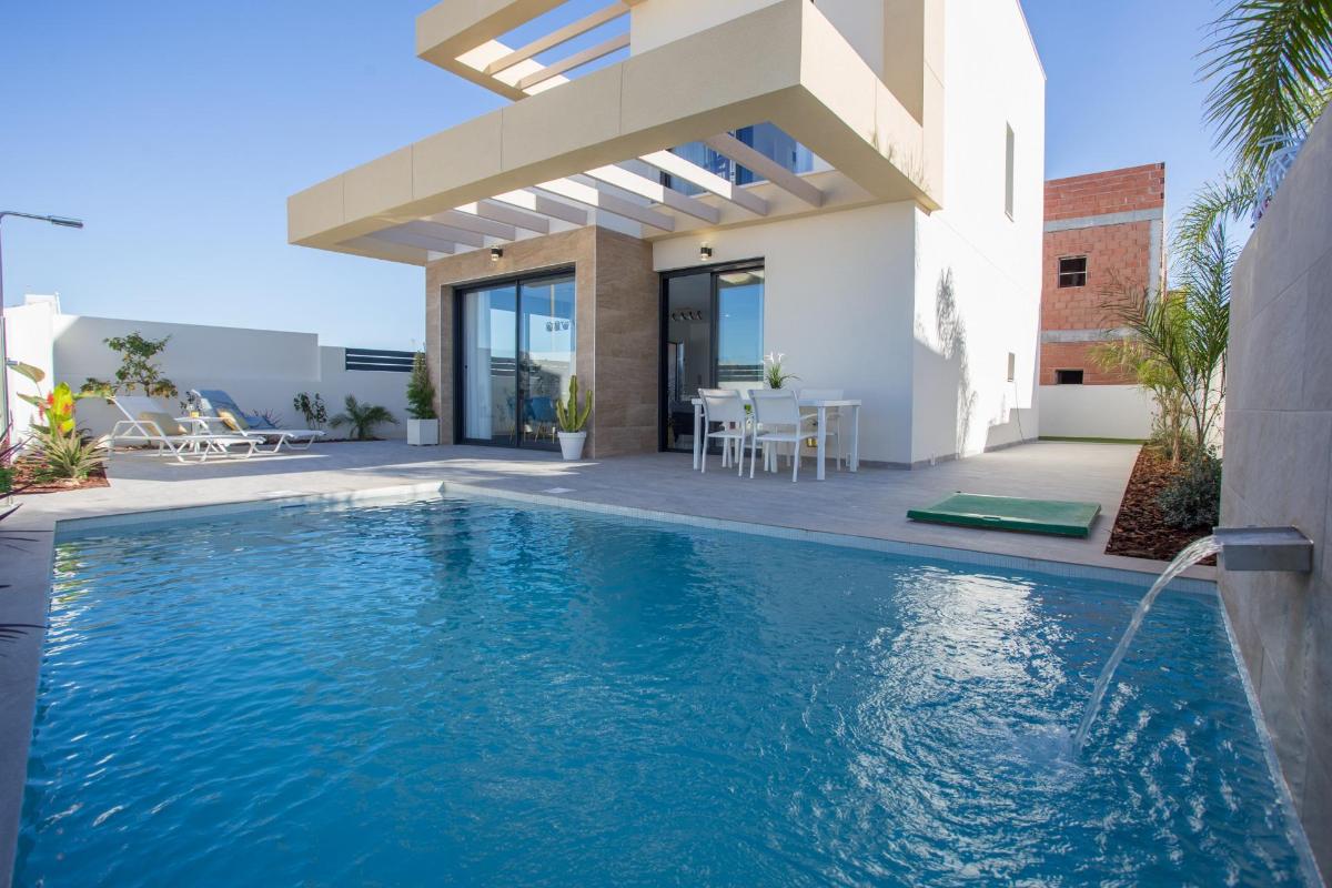 3 bedrooms Villa in Los Montesinos, Spain No. 12764
