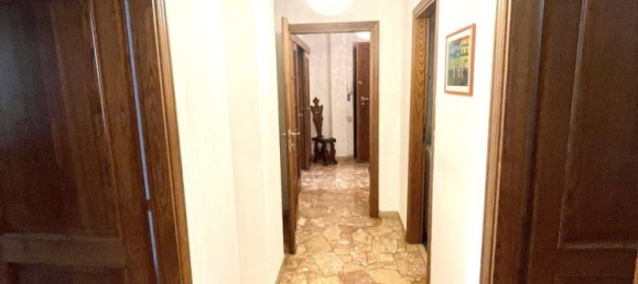 4-salle Appartement à Florence, Italy No. 48390 32